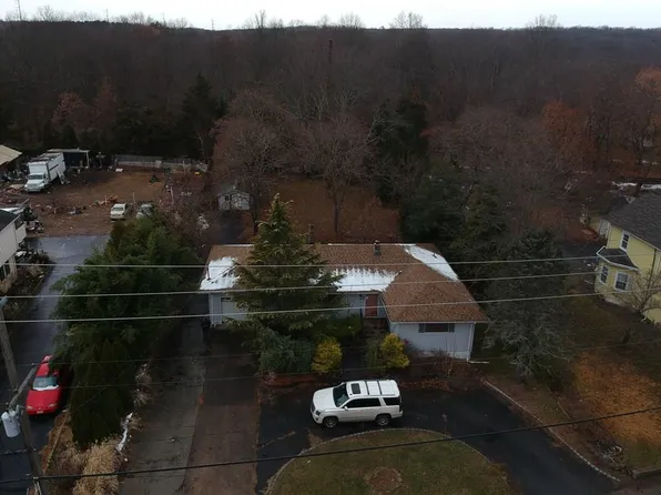 117 Main St, Helmetta, NJ 08828