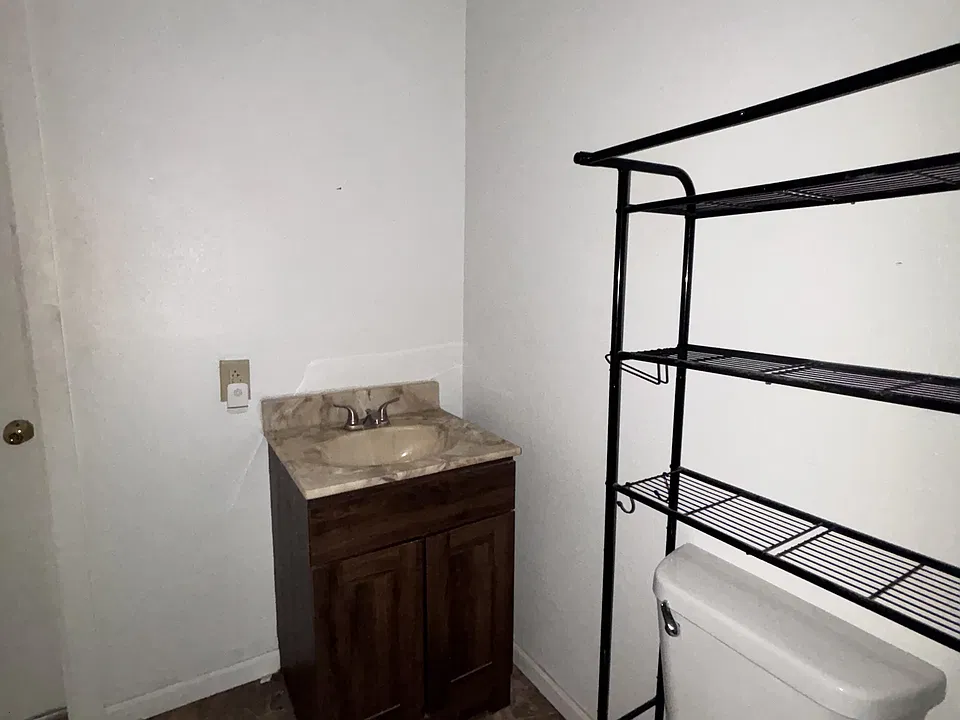 825 W Elm St