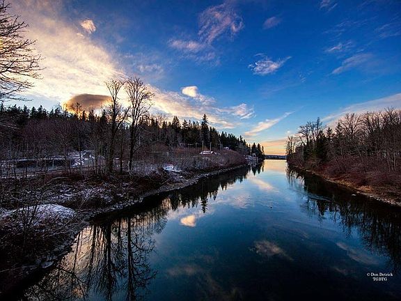 SNOQUALMIE FALLS NEARBY VIEW