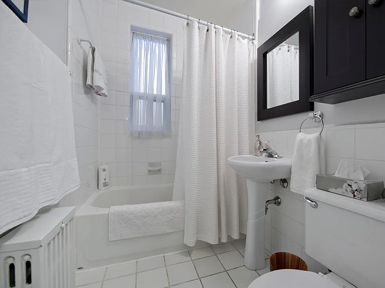 2 Oakburn Cres #4 — Photo 3
