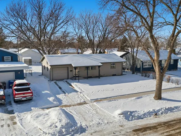 1421 19th St S, Fargo, ND 58103