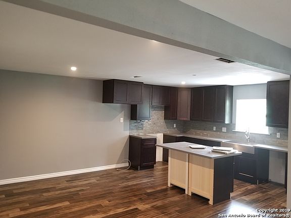 4th image of 119 Middlebury Dr
