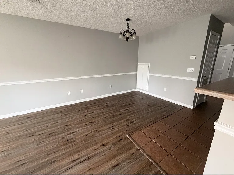 Eating area with easy-care LVP