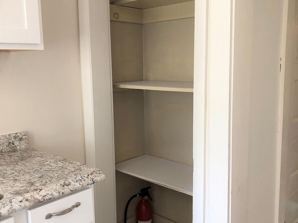 Kitchen pantry