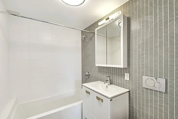 Rented by Marquis Real Estate Services | media 10