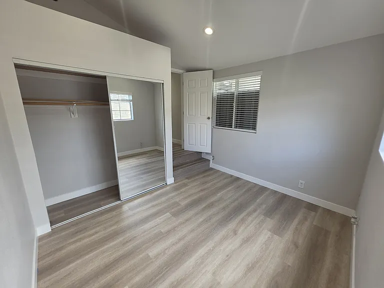 10303 Arminta St — Photo 33