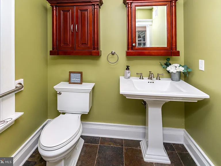 24 Camelia Ct — Photo 17