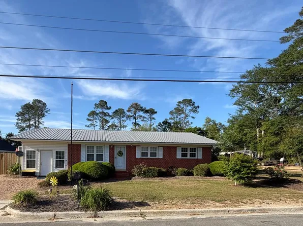 304 Bullock Ave, Nashville, GA 31639