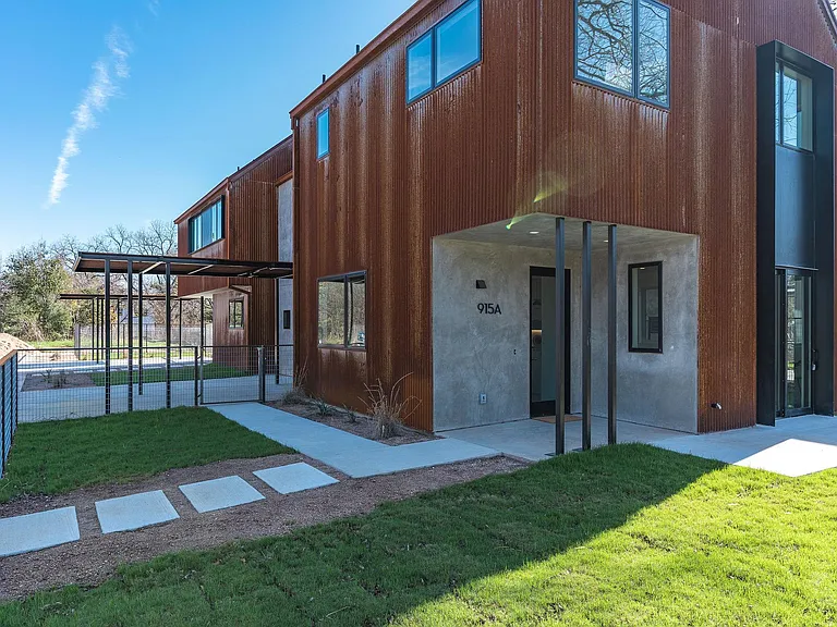 915 Tillery St #A — Photo 5