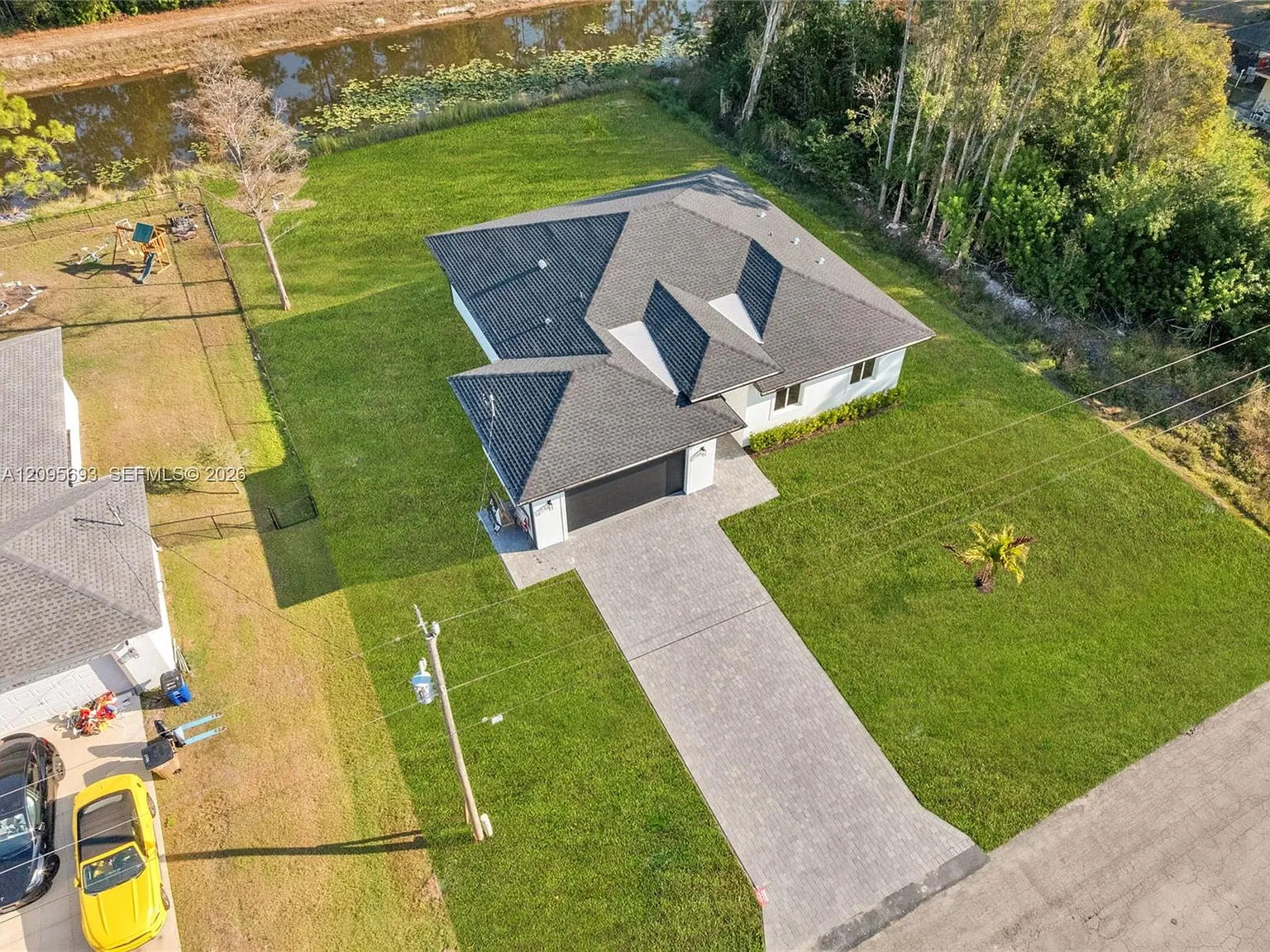 4 bed, 2.5 bath, $2,400 — Photo 3