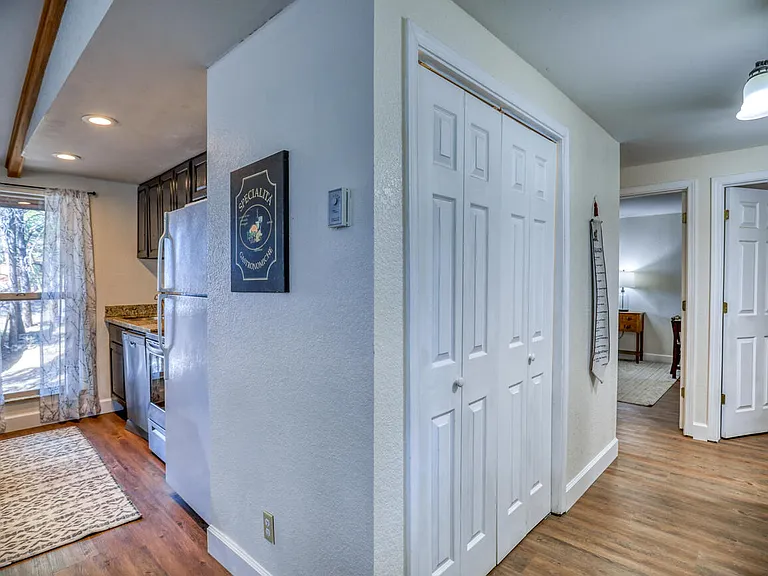 26 N Debonaire Ct — Photo 9
