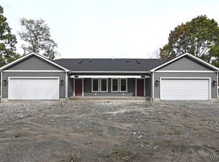 25 W Crescent Ave, Hamburg, NY 14075