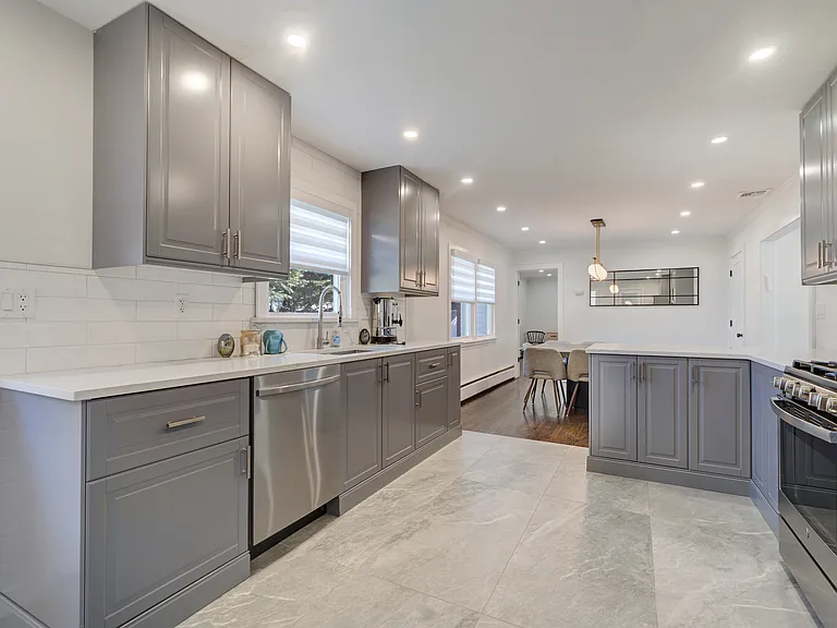 349 Hollywood Ave — Photo 12