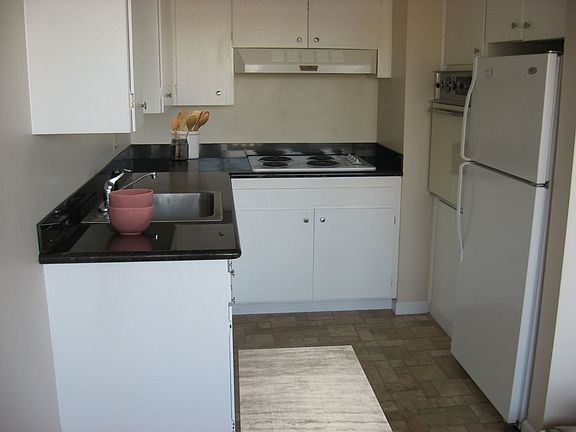 5th image of 112 W Cliff Dr APT 204