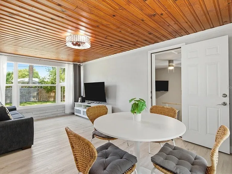 1009 Chester Dr — Photo 11