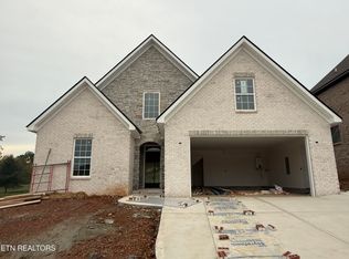 8867 Dancing Bear Ln, Knoxville, TN 37923