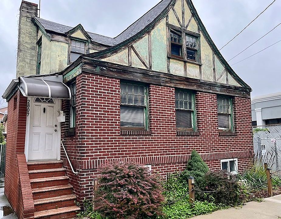 2nd image of 2807 E 27th St #1