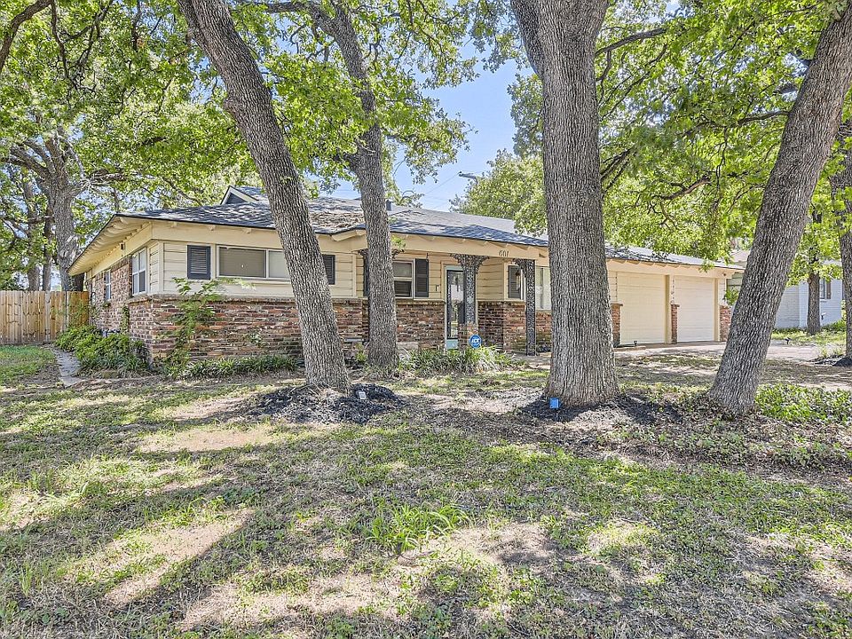 1st image of 601 Woodcrest Dr
