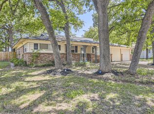 601 Woodcrest Dr, Hurst, TX 76053