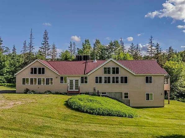 1736 Grimes Rd, Lyndonville, VT 05851