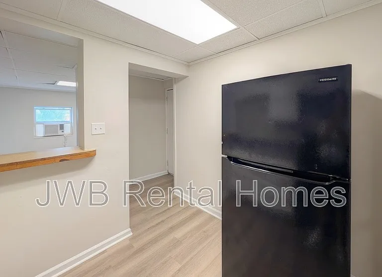 1204 Glencoe St #4 — Photo 5