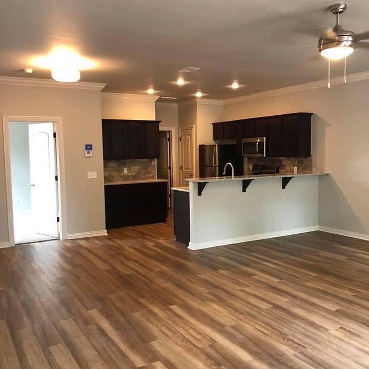 2nd image of 202 Sand Bar Ln