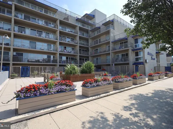 8 Olive Ave APT 103, Rehoboth Beach, DE 19971