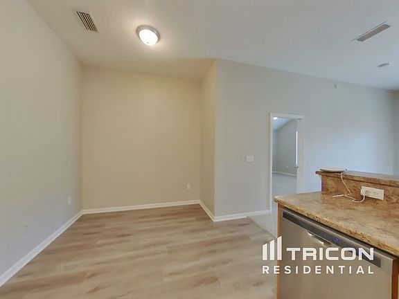 5th image of 1675 Hollow Glen Dr