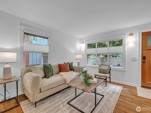 4th image of 2315 B Franklin Avenue E #B