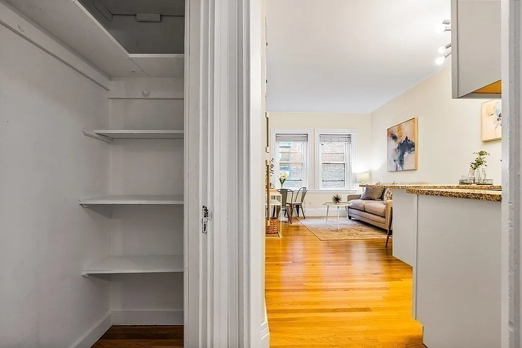 2 bed, 9999 sqft, $4,300 — Photo 3