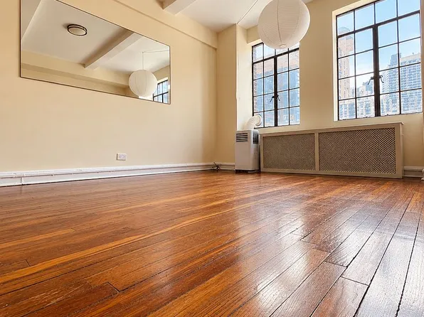 320 E 42nd St APT 1717, New York, NY 10017