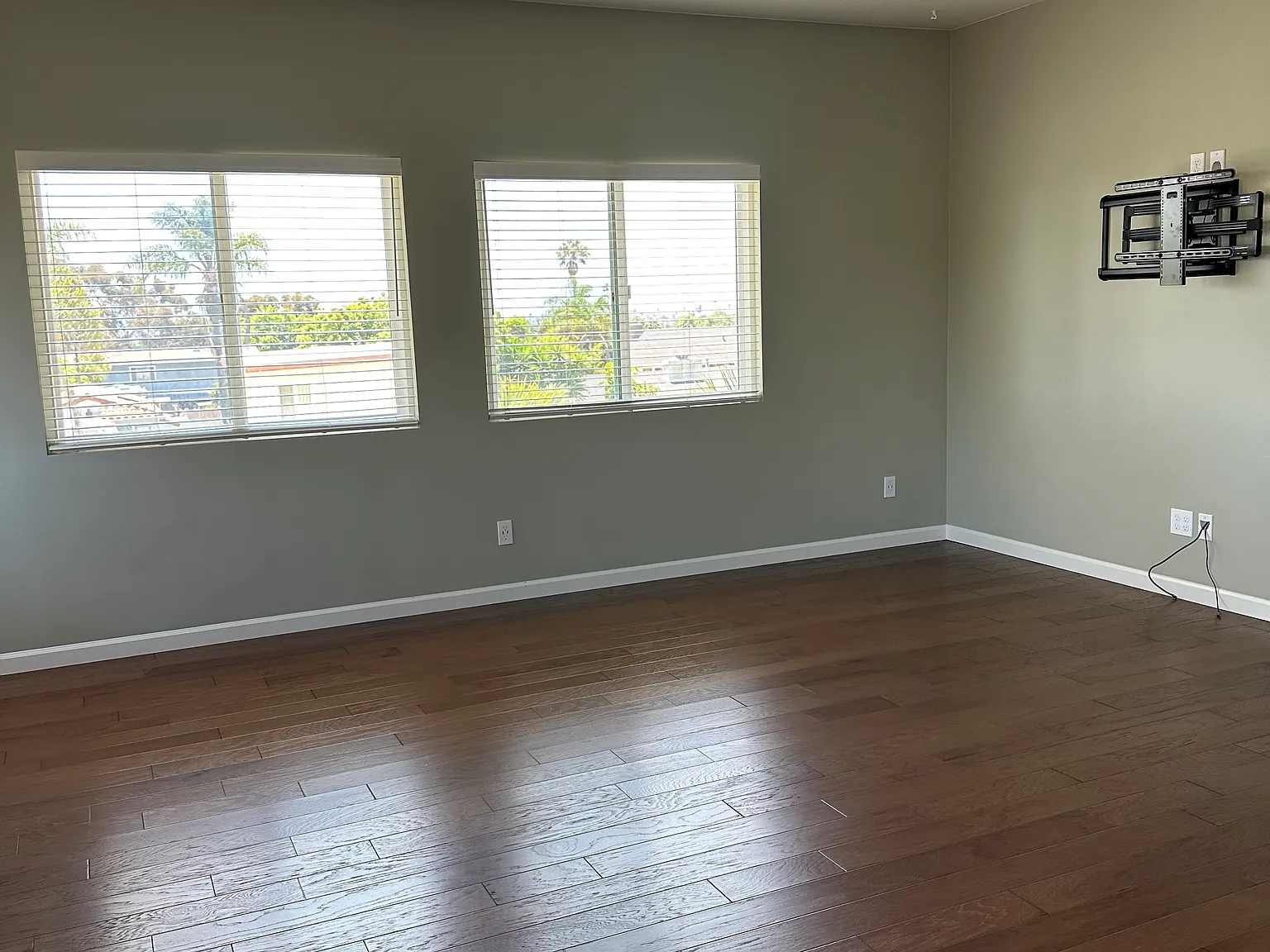 2 bed, 1000 sqft, $3,200 — Photo 4