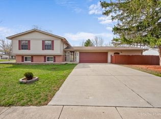 876 Darlington Ln, Crystal Lake, IL