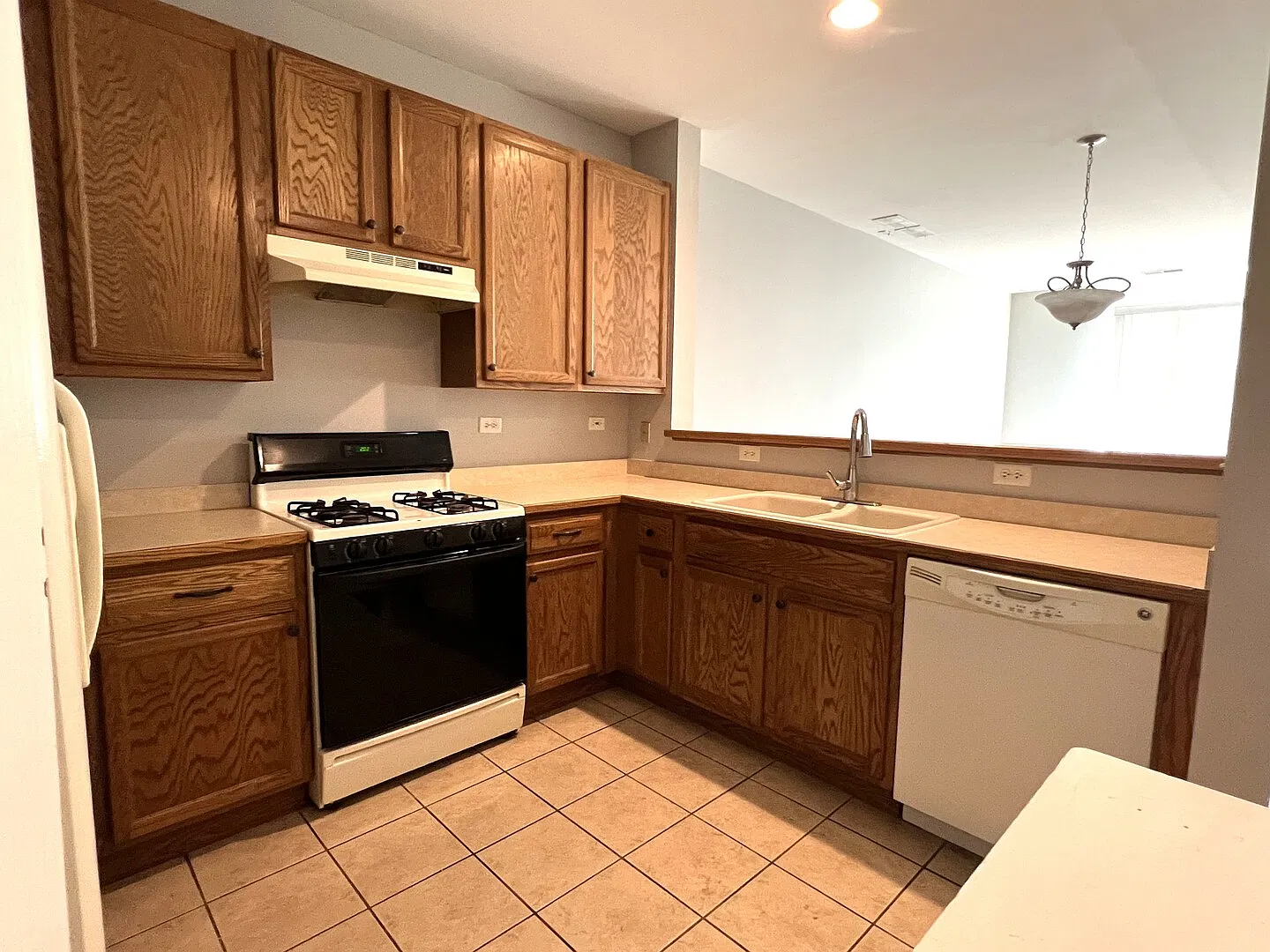 2 bed, 2.5 bath, 1412 sqft, $2,300 — Photo 3