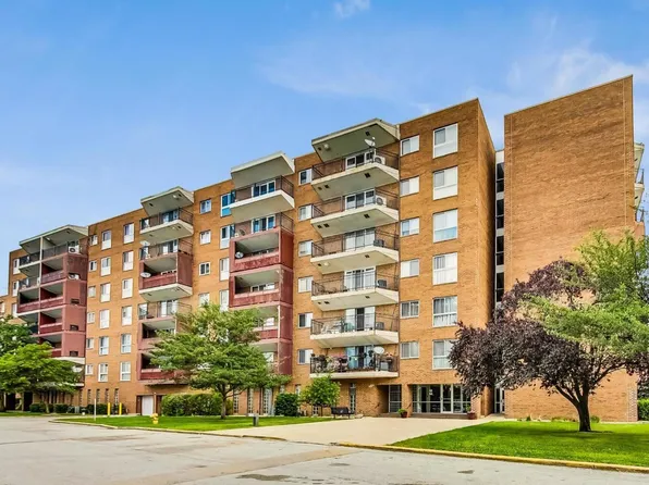300 Park Ave APT 445, Calumet City, IL 60409