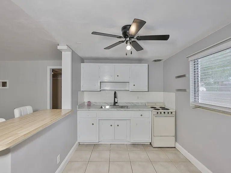 2035 Edgewater Dr #10 — Photo 6
