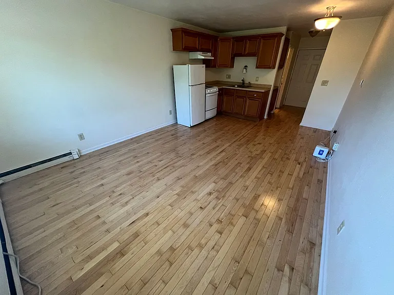 2030 N Oakland Ave — Photo 13