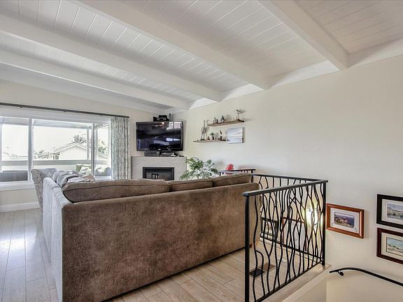 5th image of 323 Hillcrest Dr