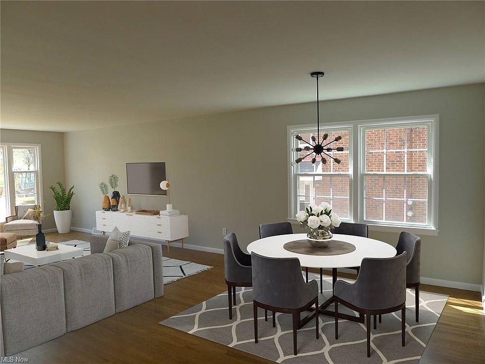 Dining area - virtually staged