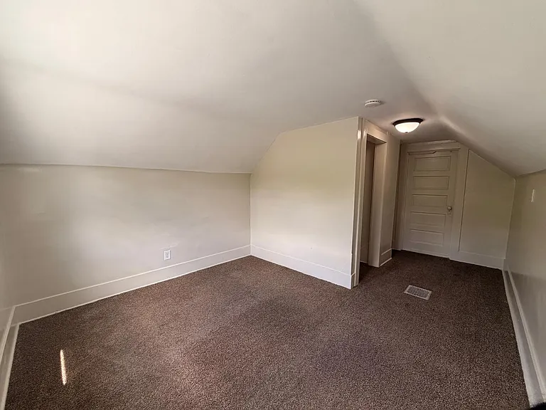 19 E Oakland St — Photo 9