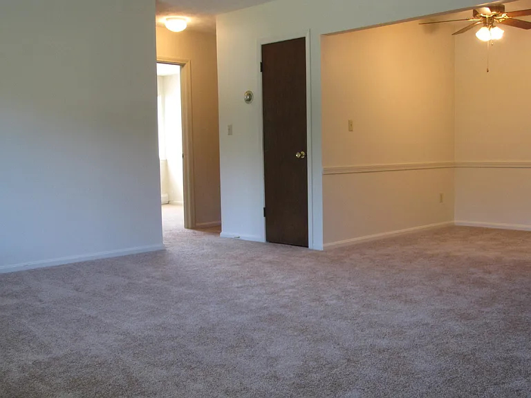 Colony/Penn Grove Apartments — Photo 10