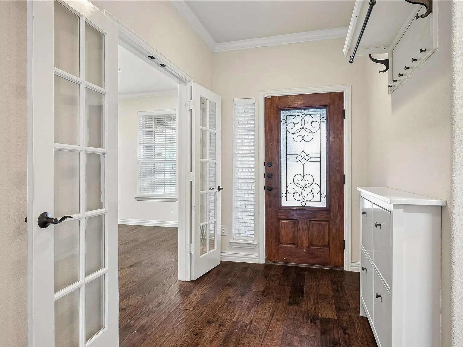 4 bed, 3.5 bath, 2975 sqft, $3,300 — Photo 3