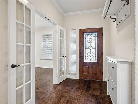 3rd image of 223 Aspen Ln