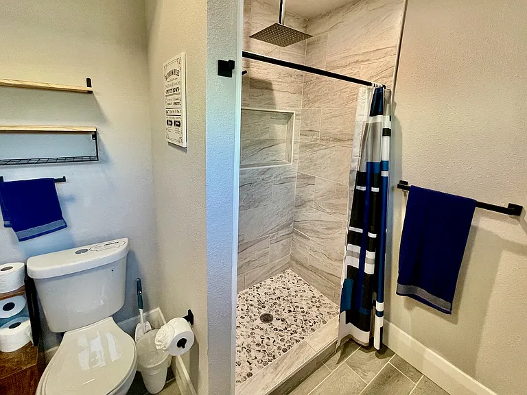 803 E James St — Photo 27