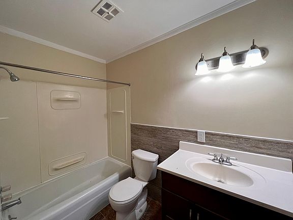4th image of 117 W Church St