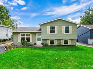 101 Bridgewood Dr, Antioch, IL 60002