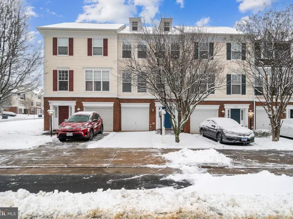 8103 Rainwater Cir, Manassas, VA 20111