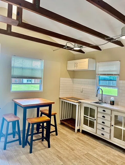 1 bed, 1703 sqft, $1,100 — Photo 3