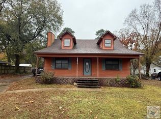 203 1/2 Memorial Dr, Wake Village, TX 75501