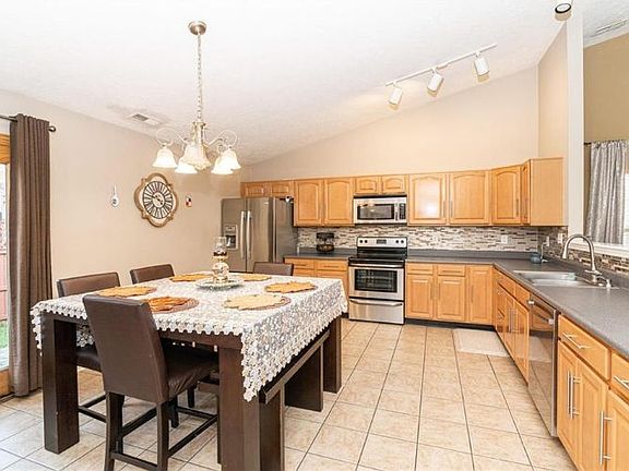 4th image of 10450 Lookout Ln